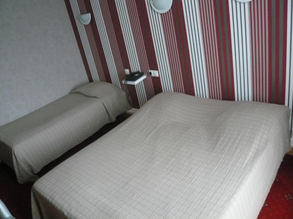 Hotel - Restaurant Saint Jacques Блоа Стая снимка