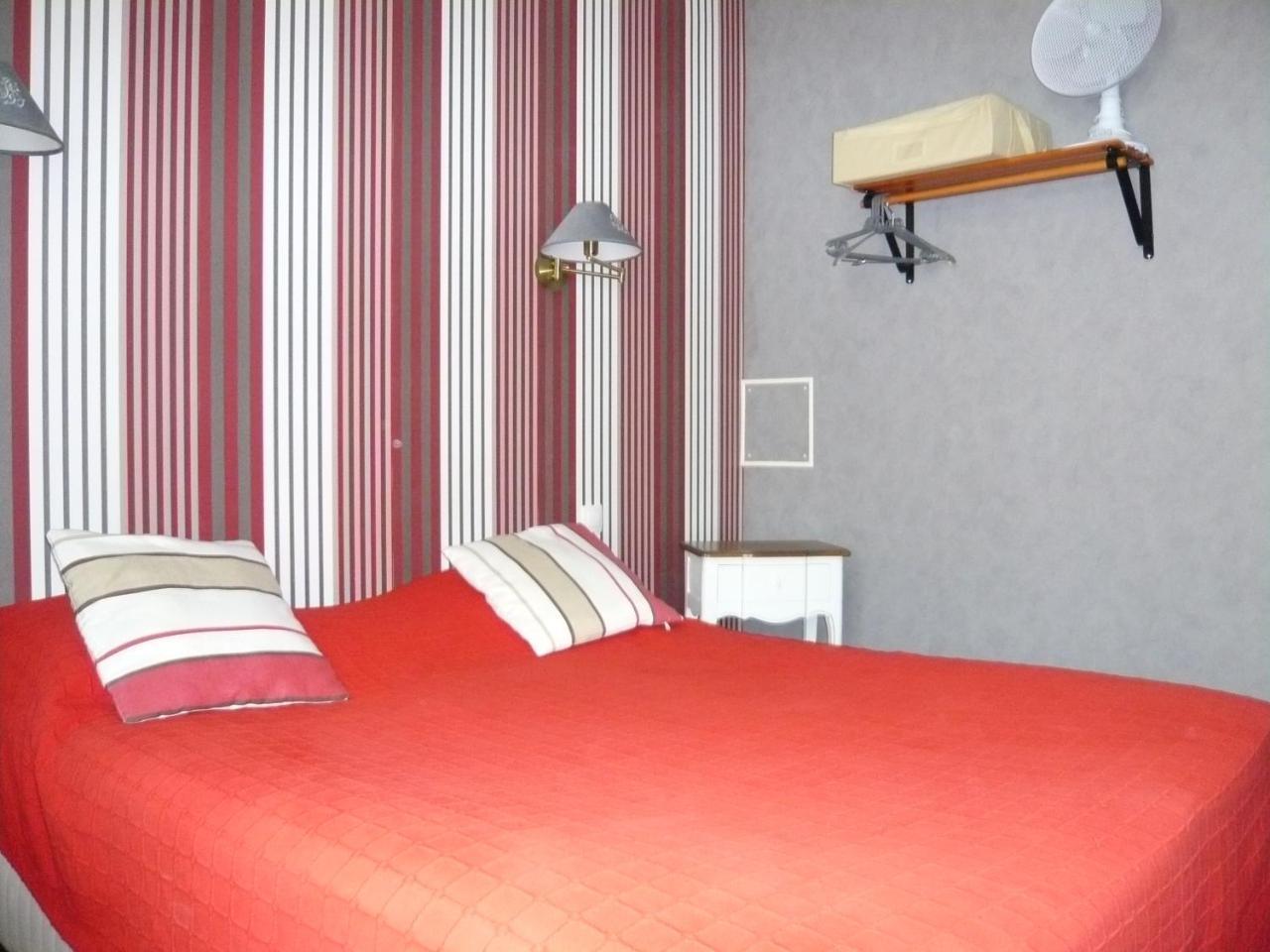Hotel - Restaurant Saint Jacques Блоа Екстериор снимка