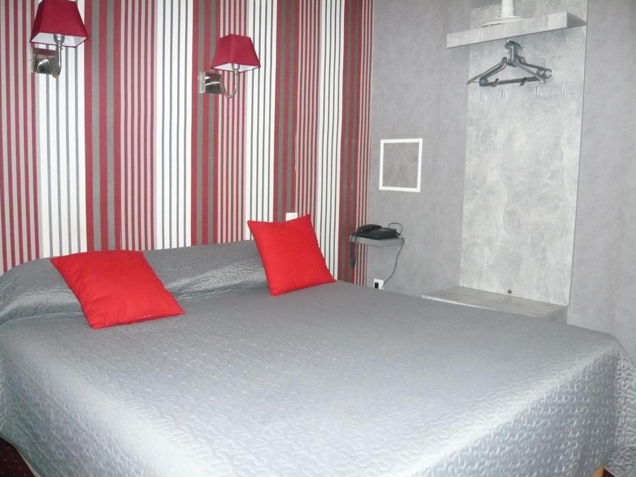 Hotel - Restaurant Saint Jacques Блоа Екстериор снимка