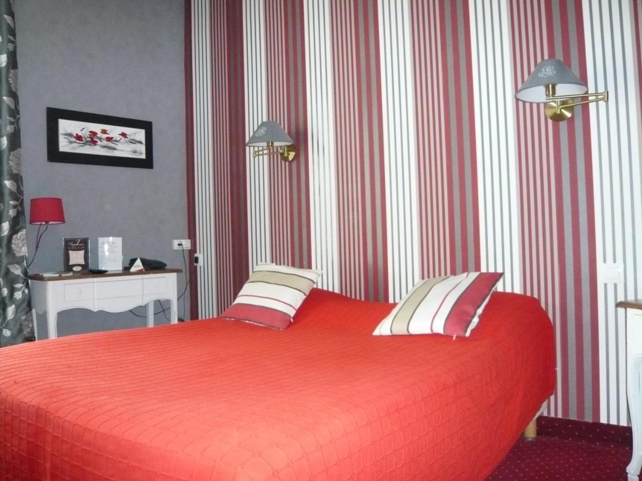 Hotel - Restaurant Saint Jacques Блоа Екстериор снимка