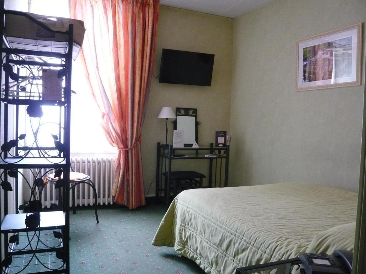 Hotel - Restaurant Saint Jacques Блоа Екстериор снимка