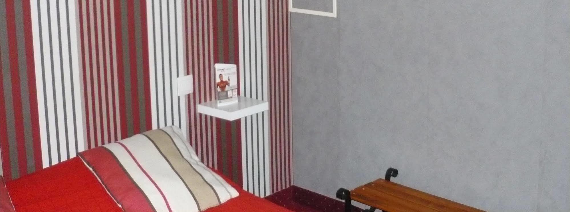 Hotel - Restaurant Saint Jacques Блоа Екстериор снимка