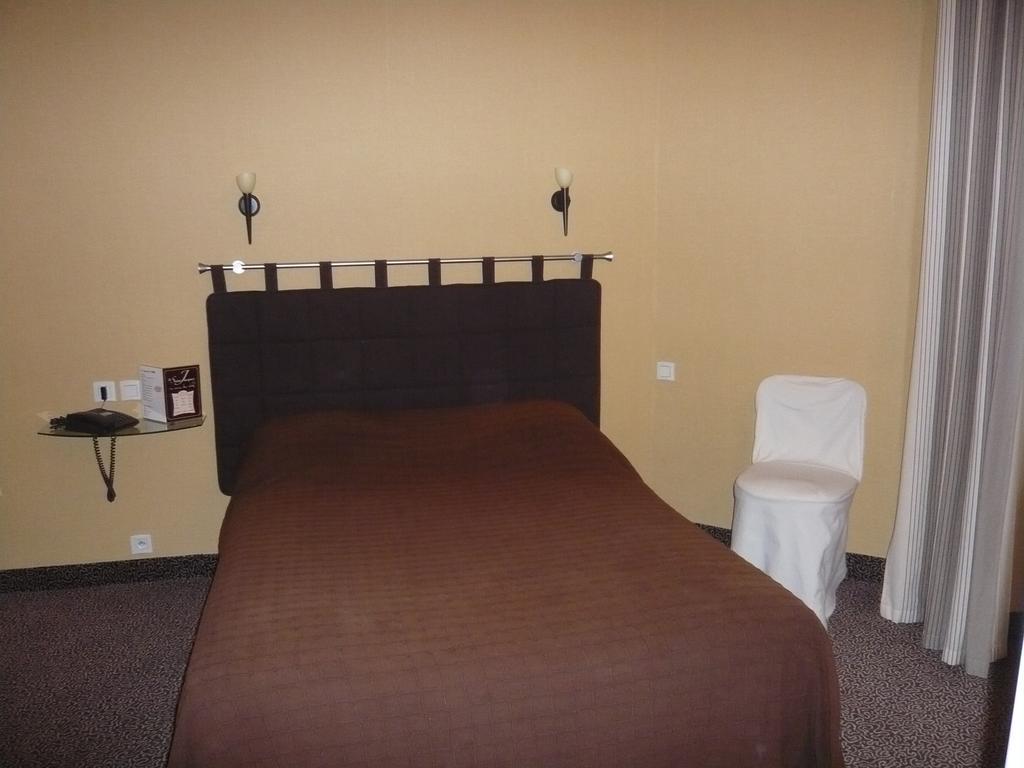 Hotel - Restaurant Saint Jacques Блоа Екстериор снимка